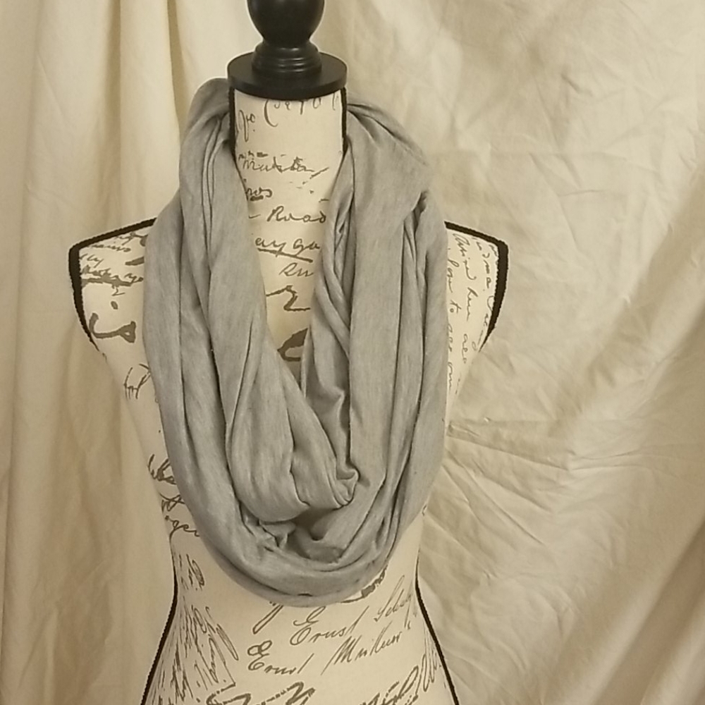 EUC Women's Gray Infinity Scarf